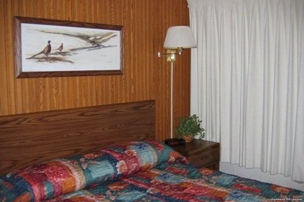 Budget Host Inn (Detroit Lakes)